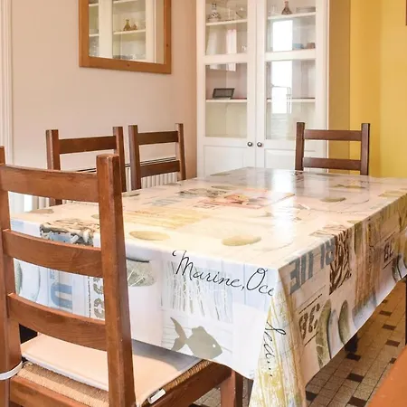 Lovely In With Kitchen Holiday home